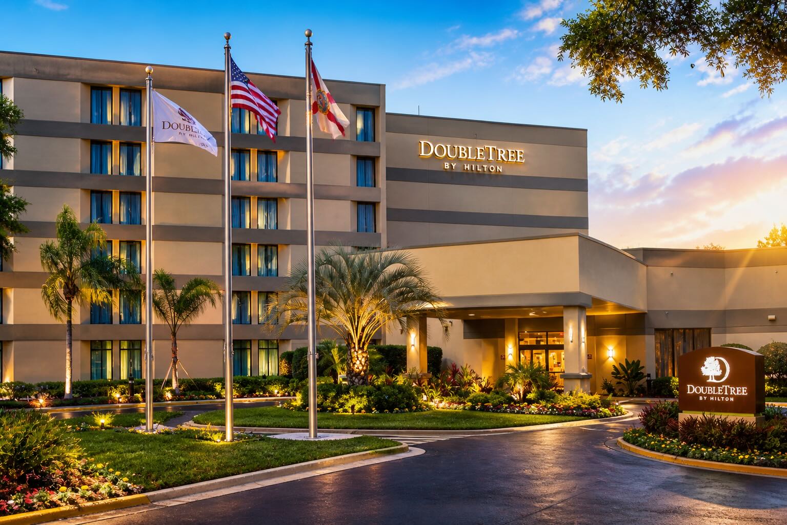 Exterior photo of the DoubleTree by Hilton Orlando East - UCF Area